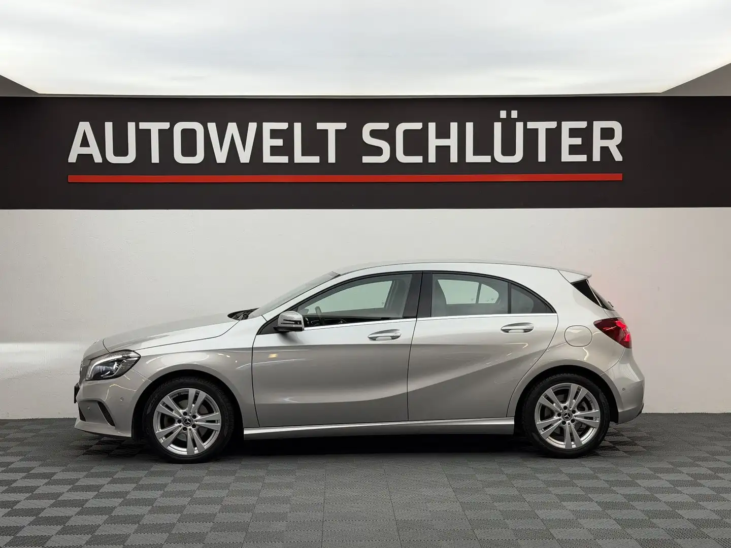 Mercedes-Benz A 220 Urban 4Matic Automatik Navi*SHZ*LED*PDC* Argintiu - 2
