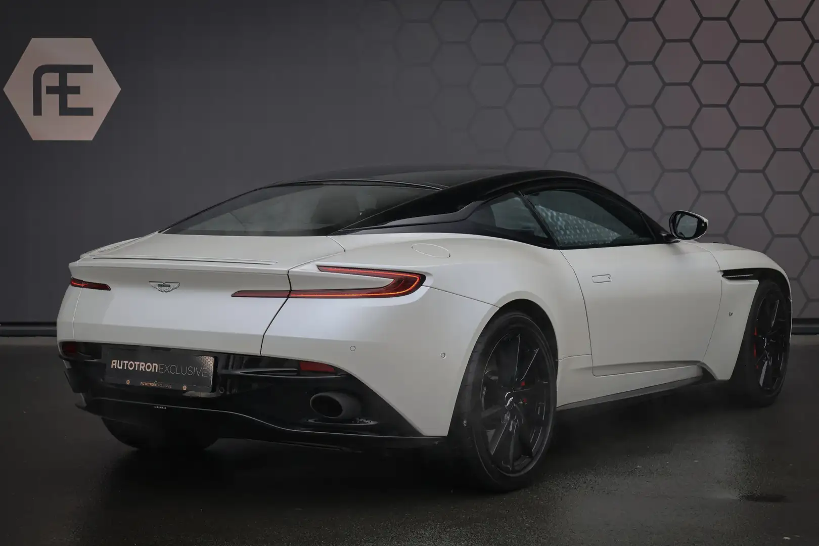 Aston Martin DB11 5.2 V12 | B&O 3D AUDIO | SUÉDE HEMELBEKLEDING | ST Weiß - 2