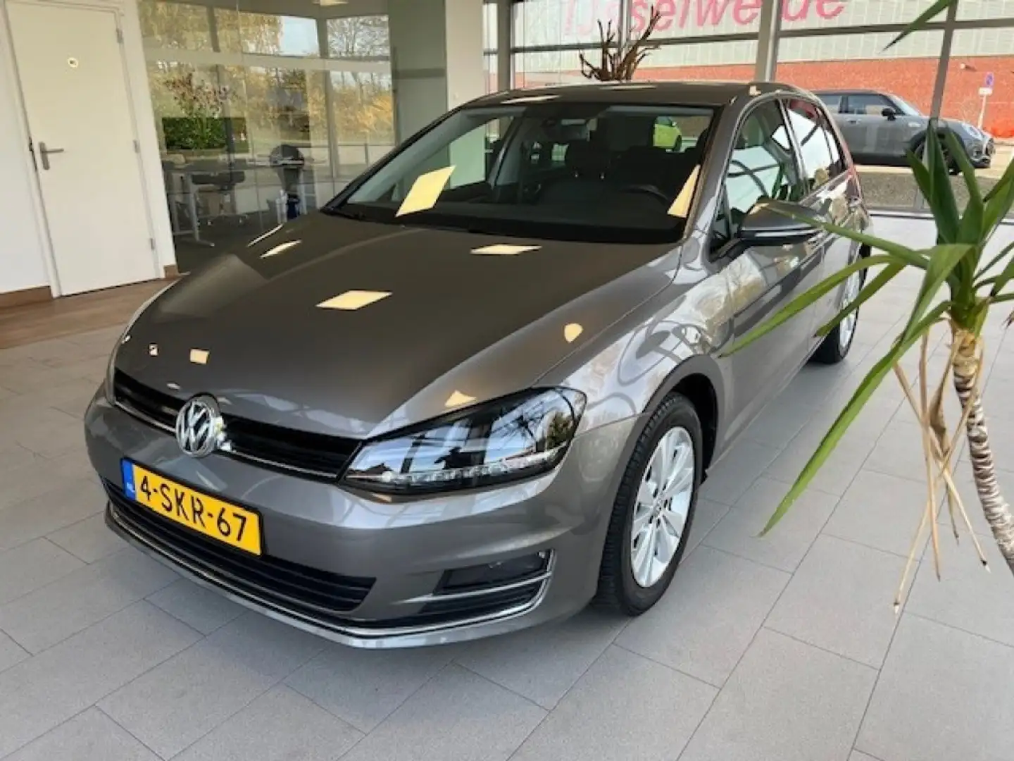 Volkswagen Golf 1.4 TSI Highline. Gris - 1