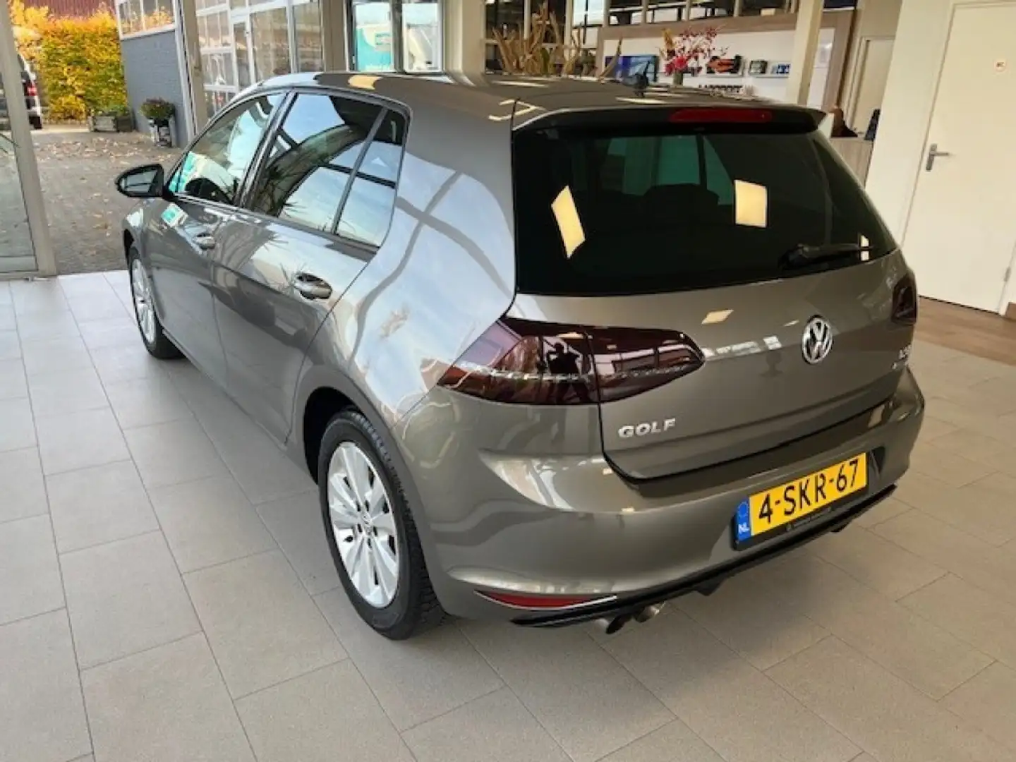 Volkswagen Golf 1.4 TSI Highline. Gris - 2