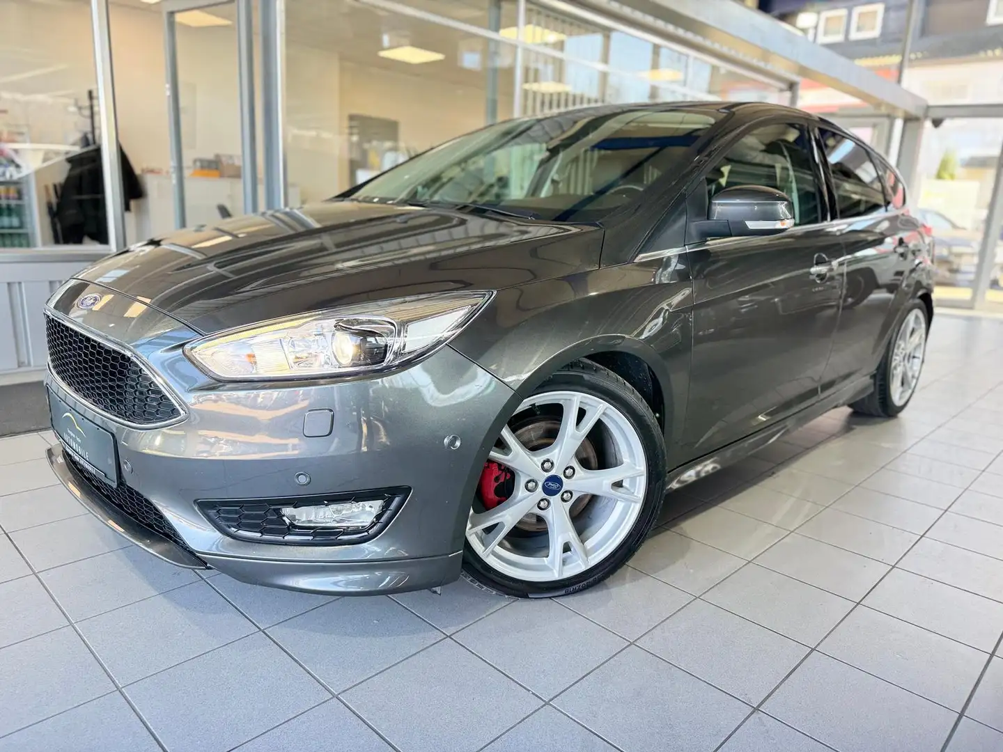 Ford Focus Titanium BI-XENON NAVI KAMERA LEDER Grau - 2