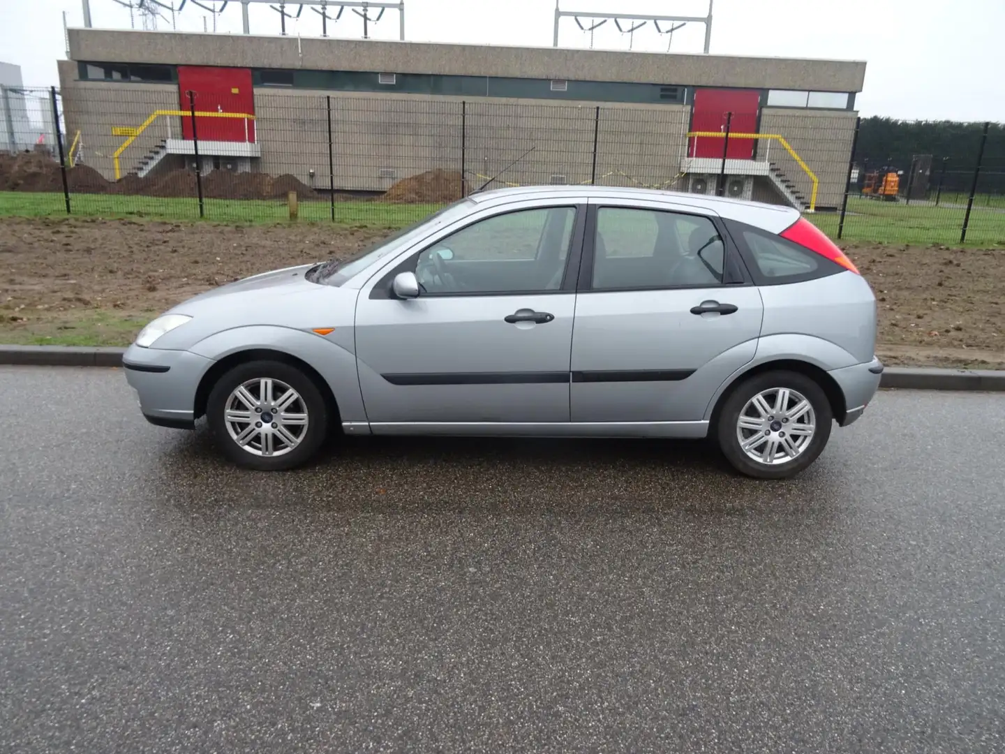 Ford Focus 1.6-16V Futura Gris - 2