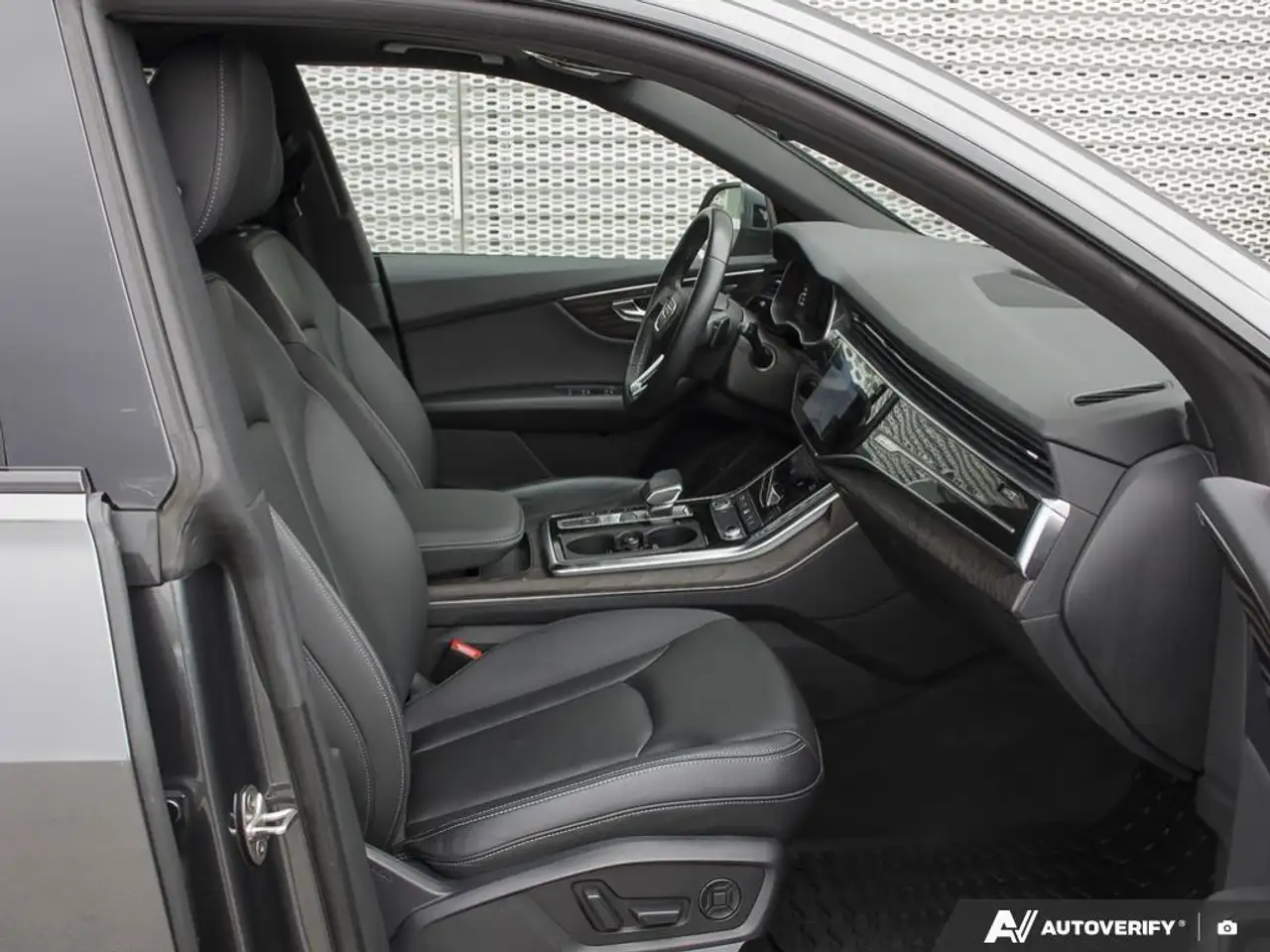 Audi Q8 снимка Audi Q8