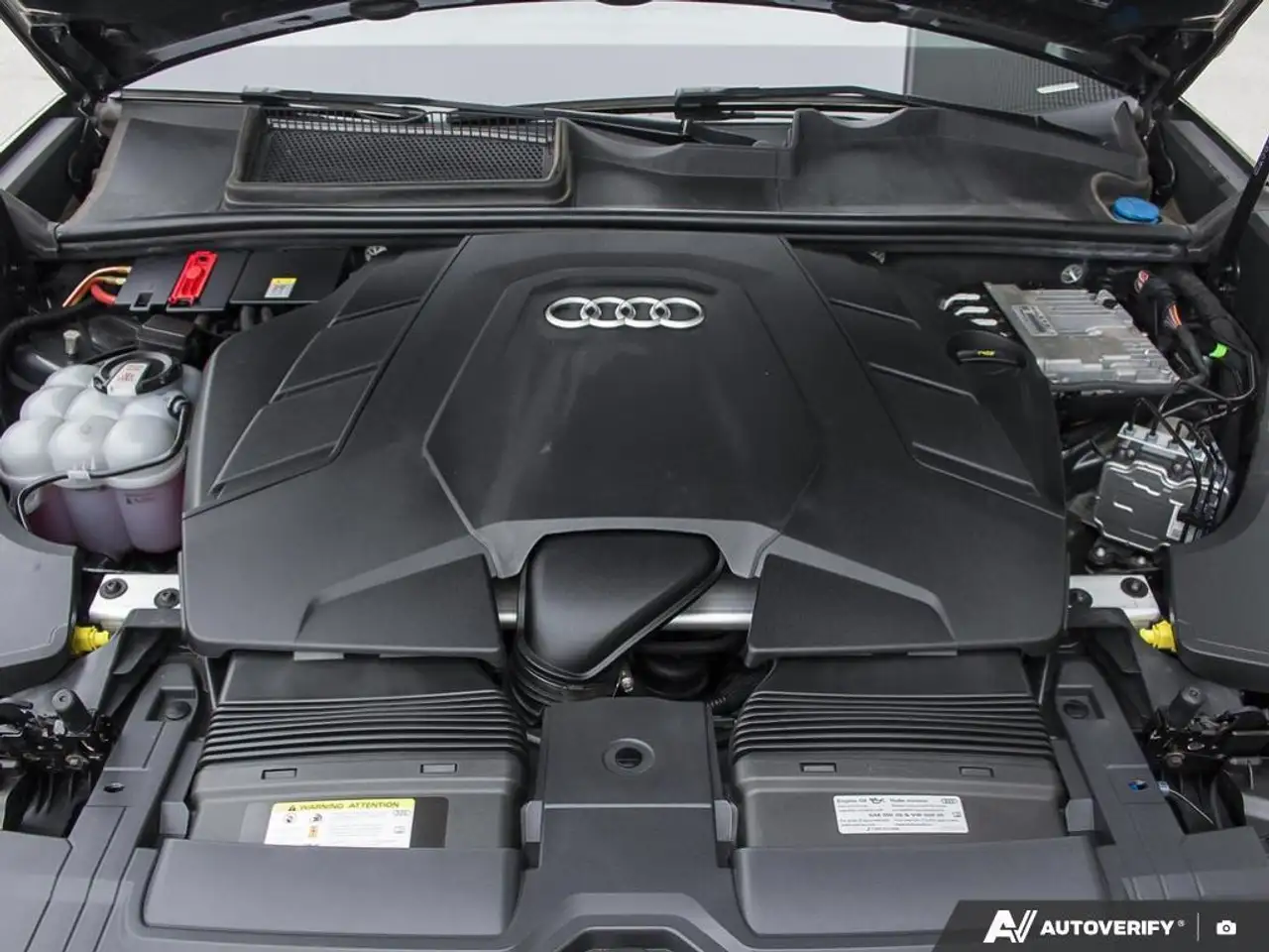 Audi Q8 снимка Audi Q8