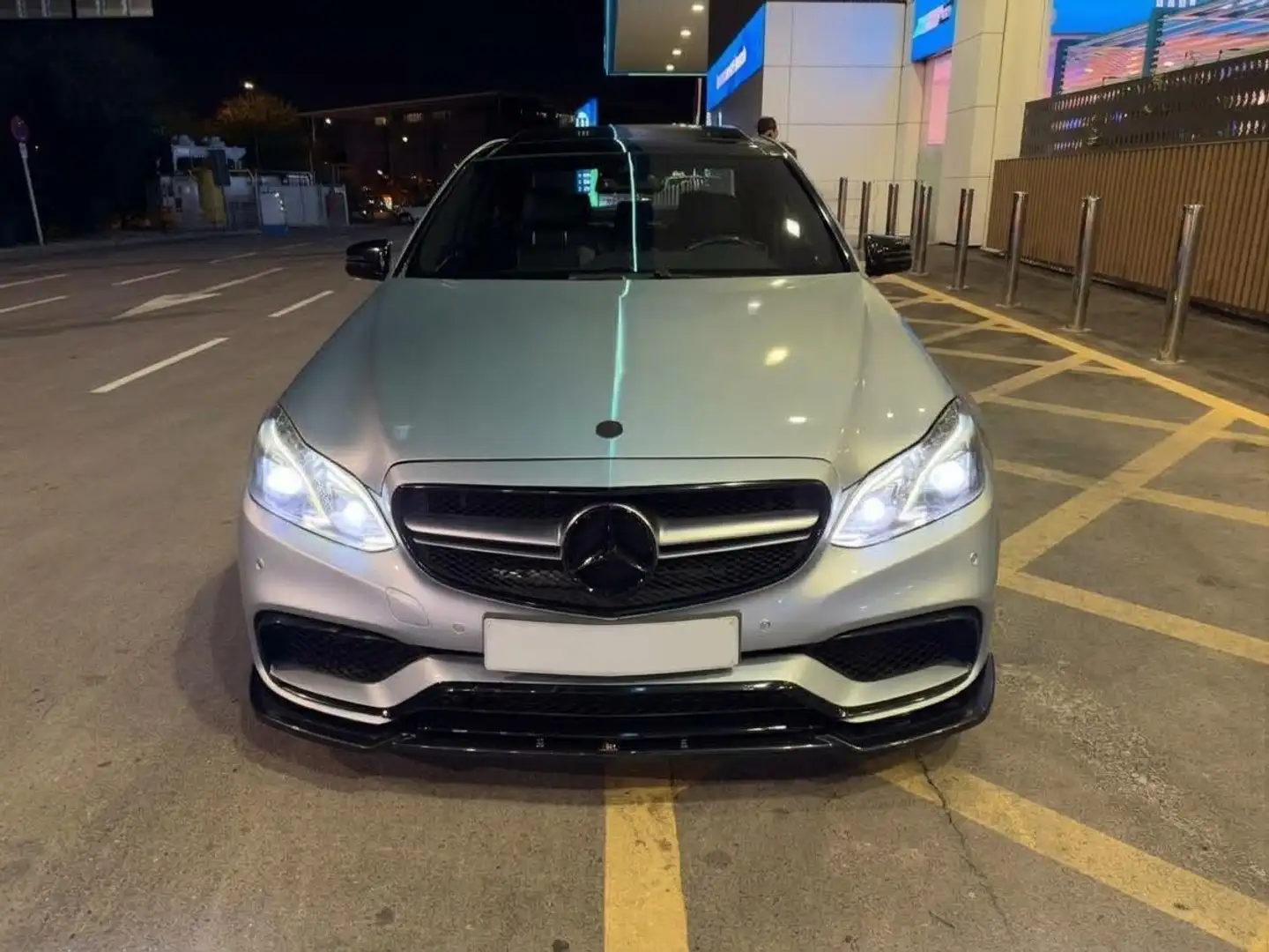 Mercedes-Benz E 63 AMG 4M Aut. Plateado - 1