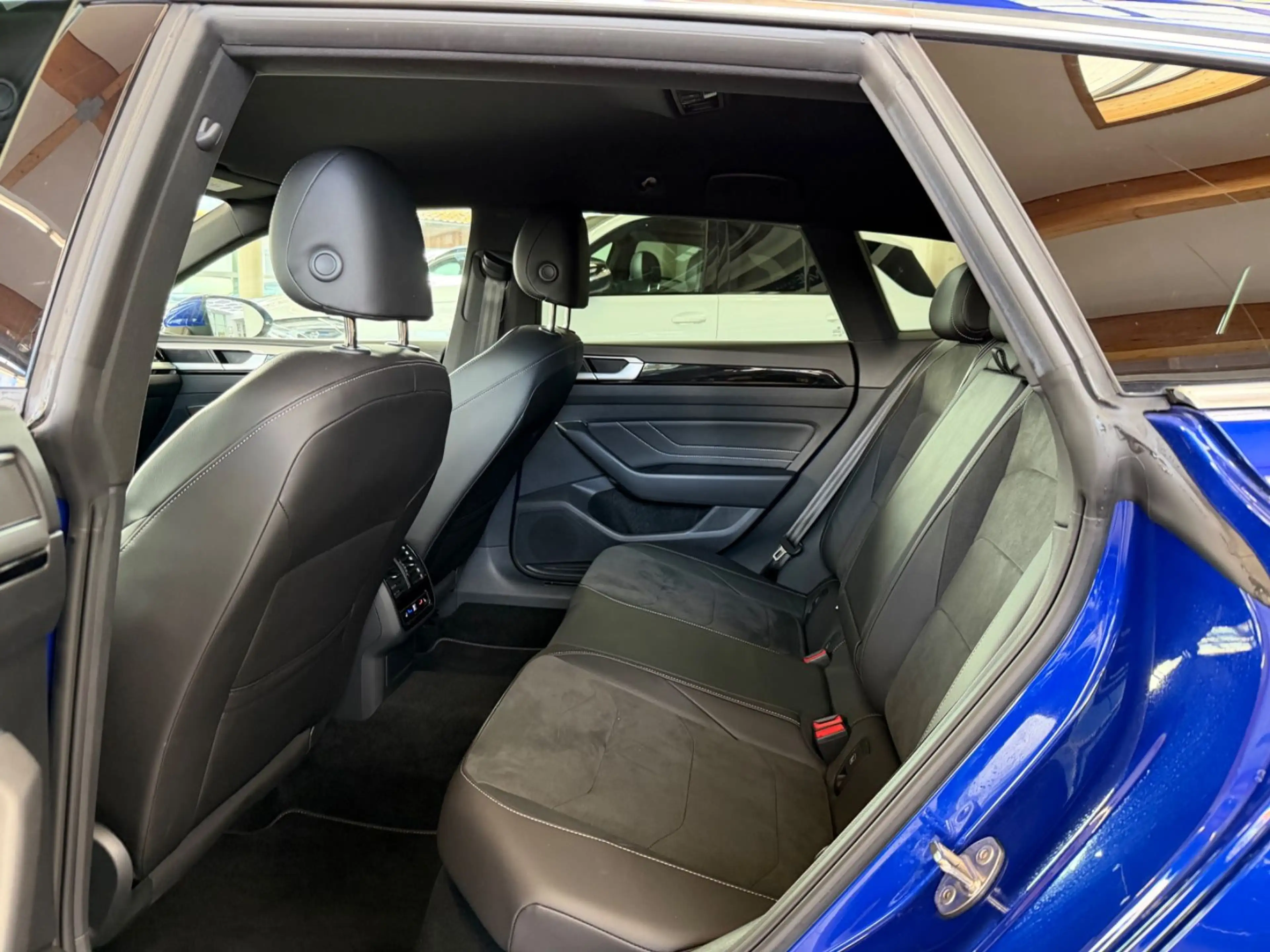 Volkswagen Arteon Shooting Brake R-Line 2.0TDI DSG ACC LED — photo 22