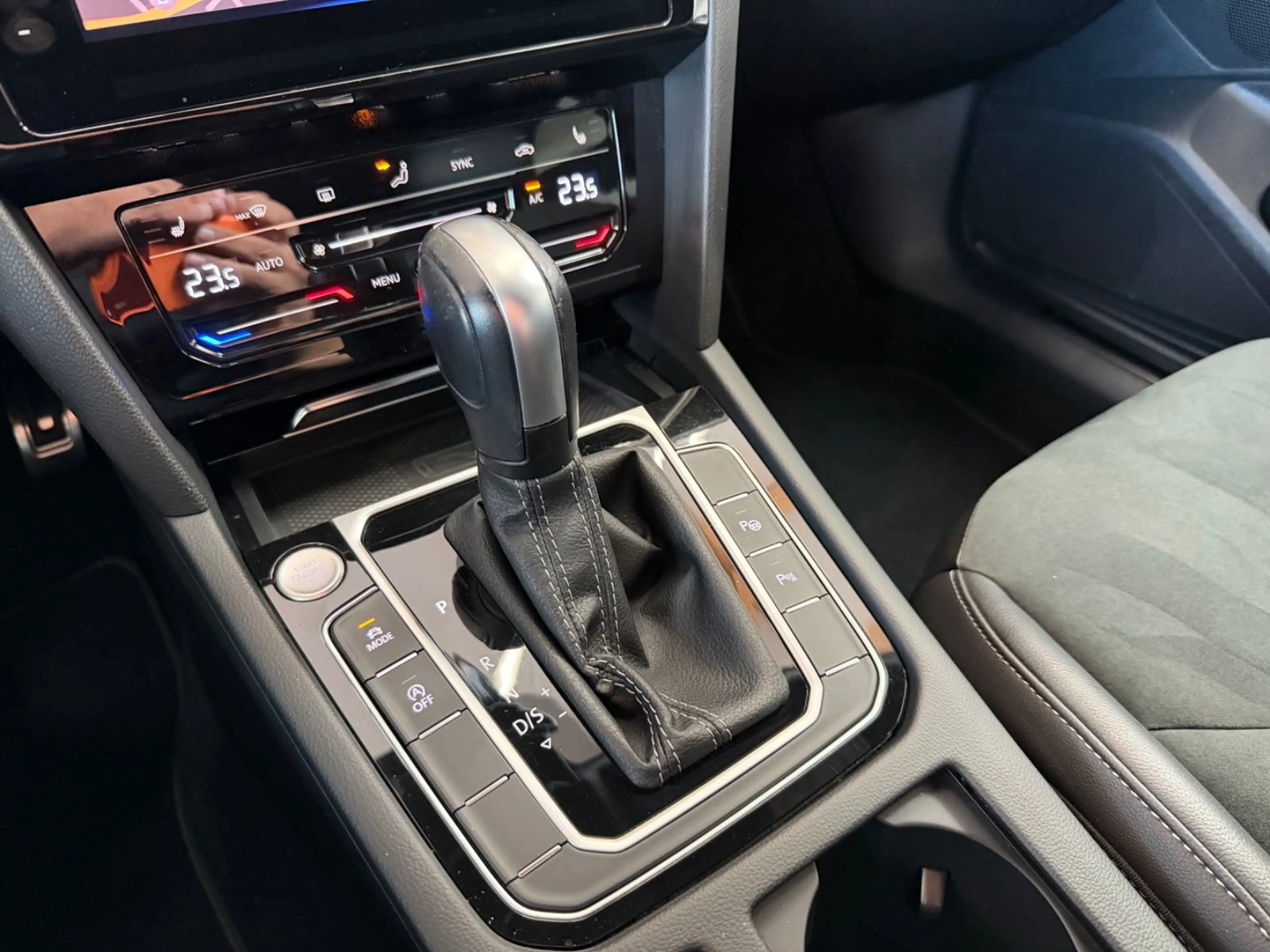 Volkswagen Arteon Shooting Brake R-Line 2.0TDI DSG ACC LED — photo 21