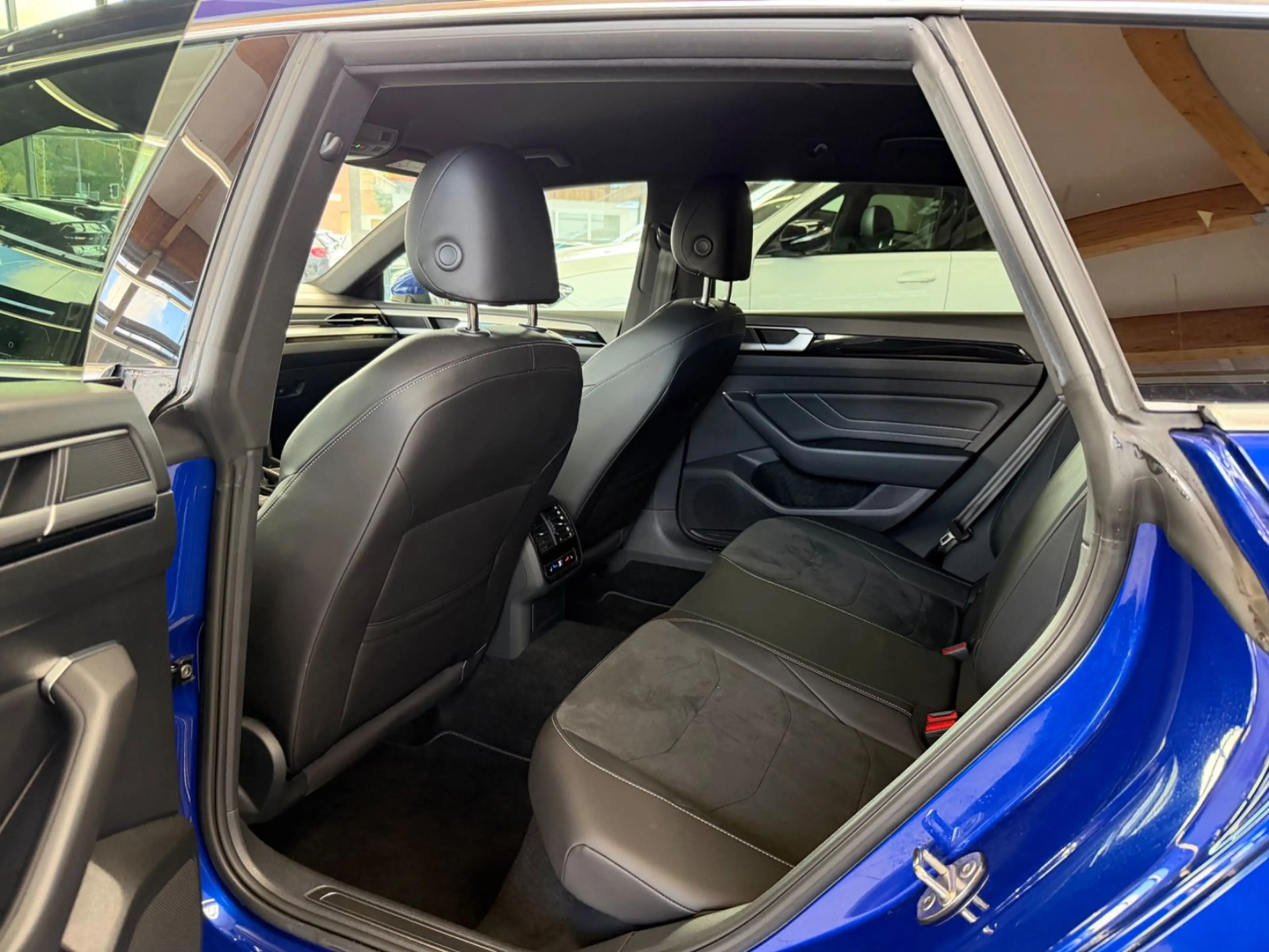 Volkswagen Arteon Shooting Brake R-Line 2.0TDI DSG ACC LED — photo 23