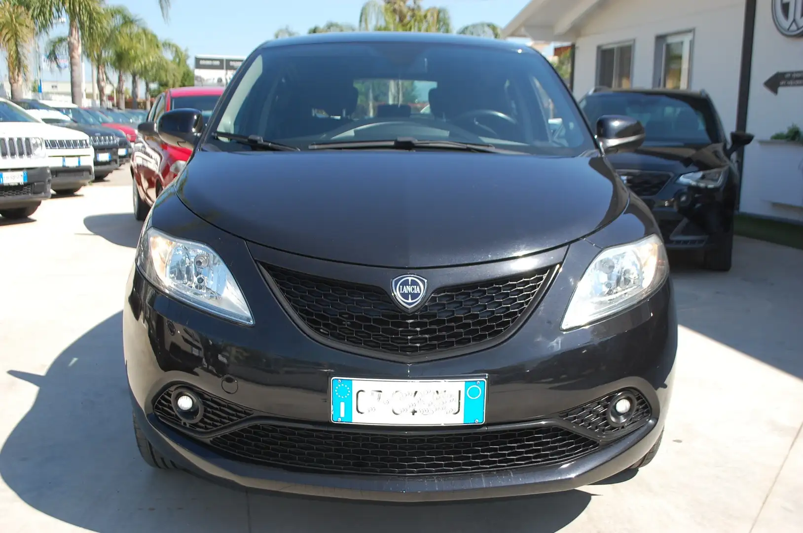 Lancia Ypsilon 1.0 firefly hybrid 70CV Gold S&S Uff Italy USB Nero - 2