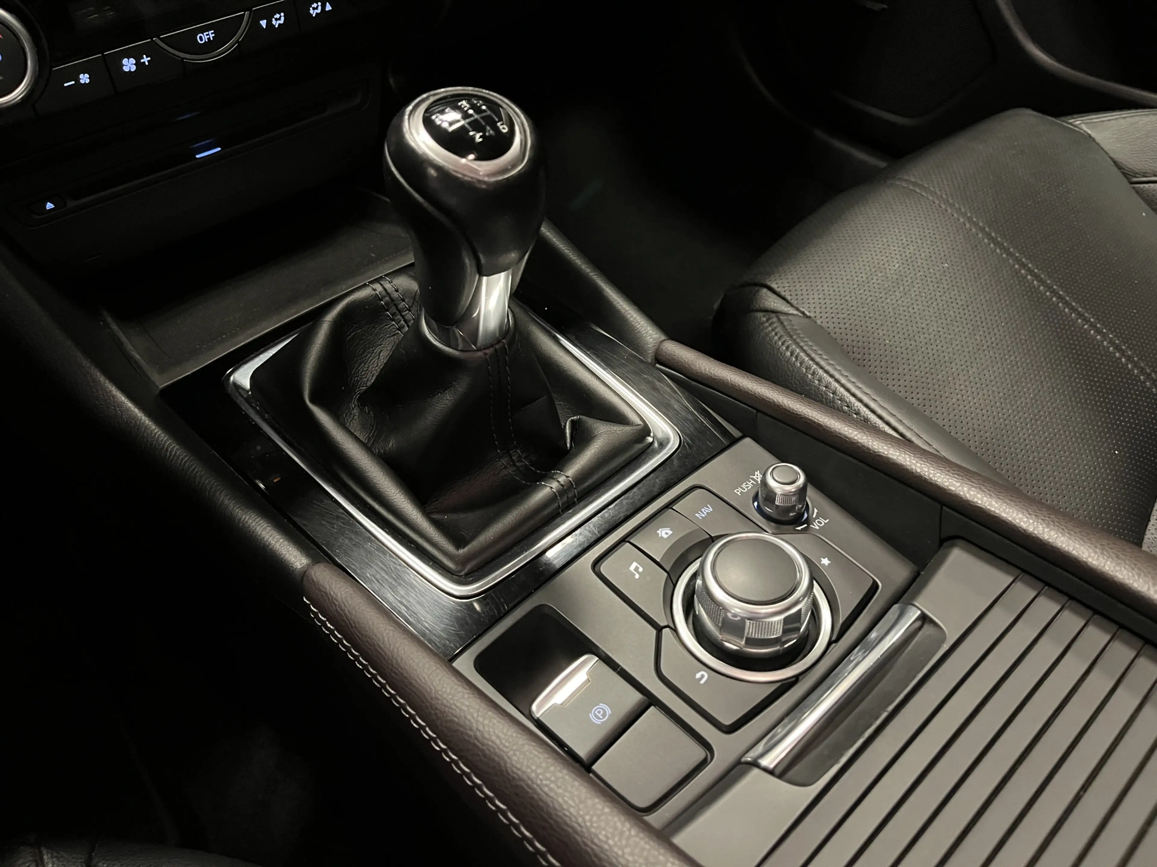 Mazda 3 2.0 SkyActiv-G GT-M 120PK Navi Leder Bose Cruise H — photo 48