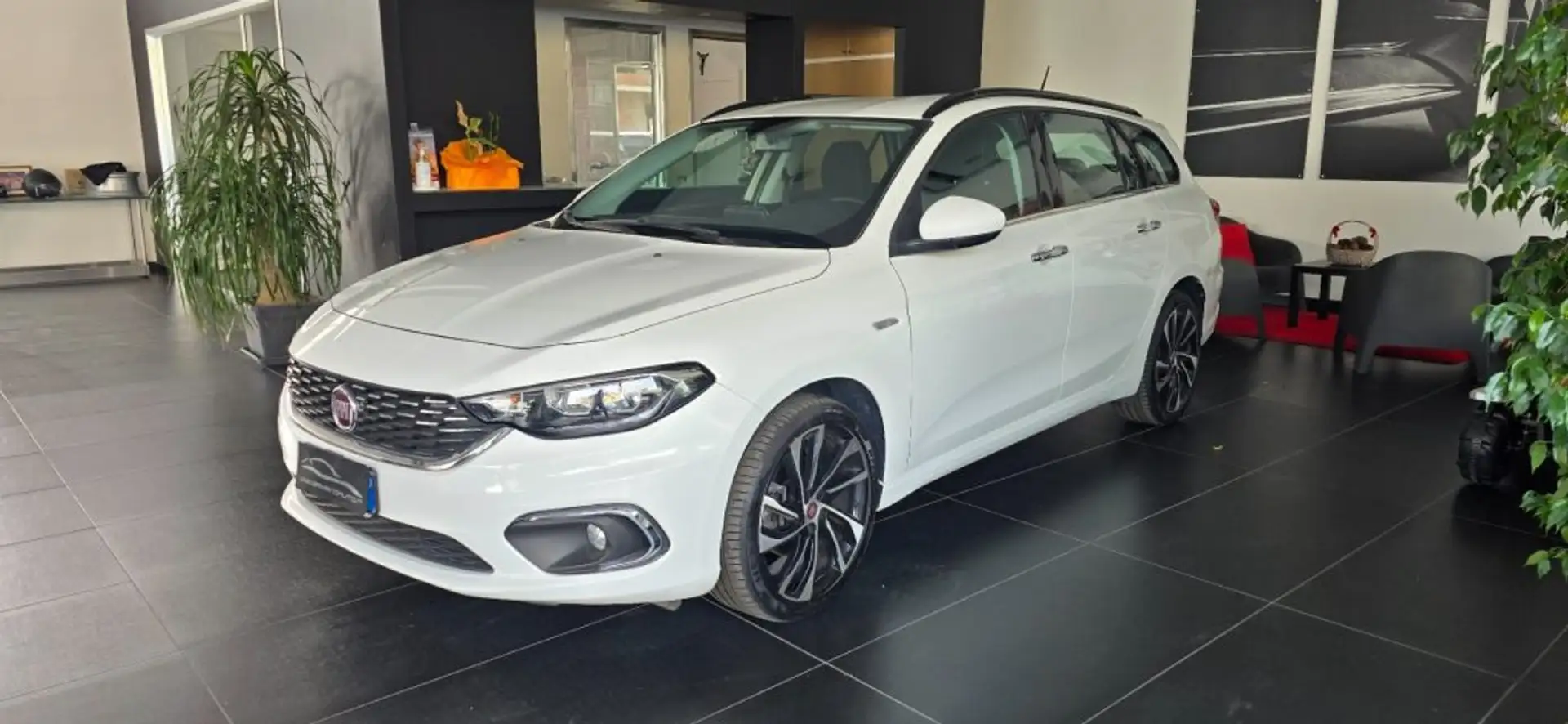 Fiat Tipo 1.3 Mjt S&S SW Lounge Weiß - 1