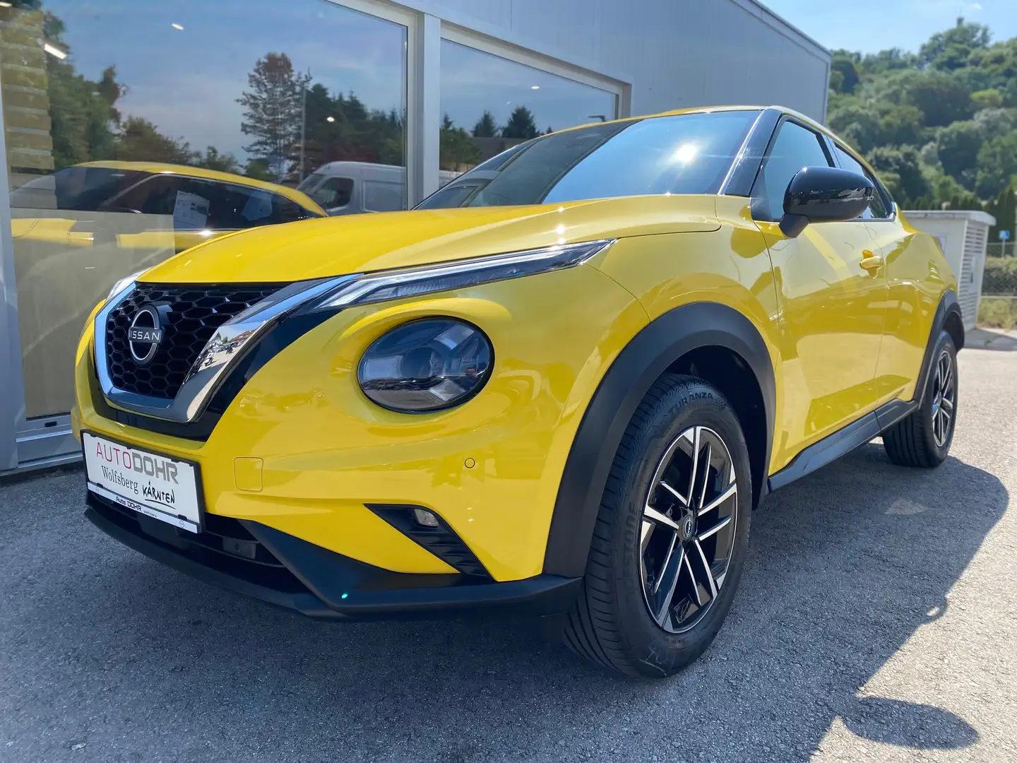 Nissan Juke 1,0 DIG-T N-Connecta Gelb - 2