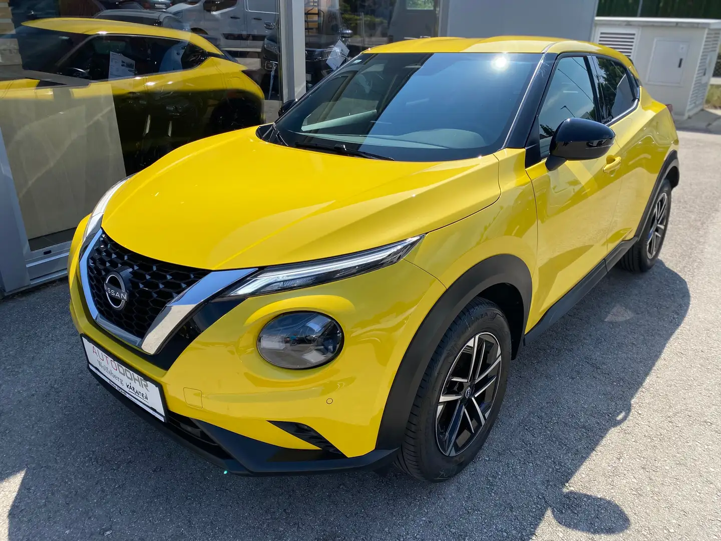 Nissan Juke 1,0 DIG-T N-Connecta Gelb - 1