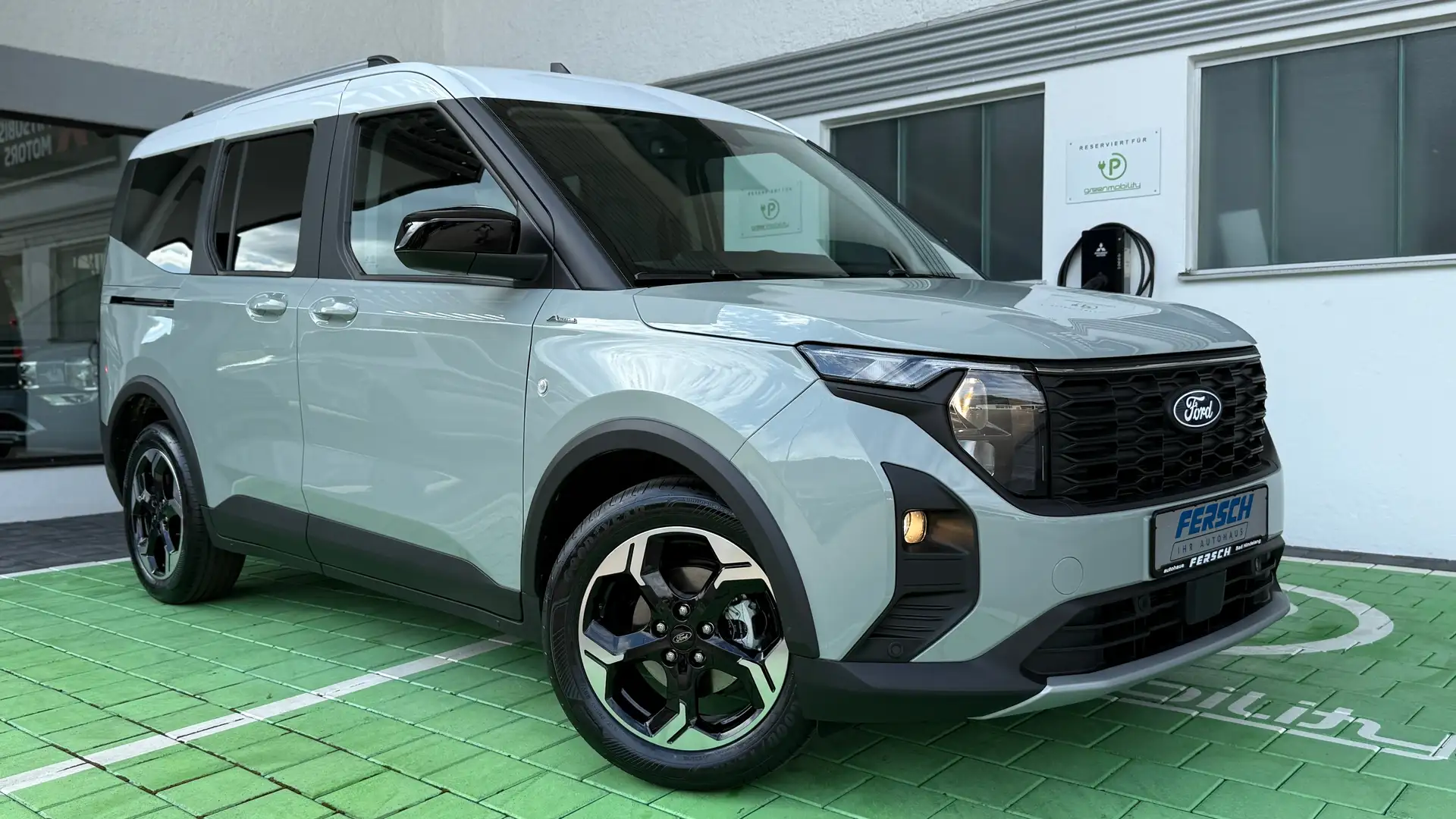 Ford Tourneo Courier Active Automatik m. Navi SYNC und Freisprech. Grijs - 1