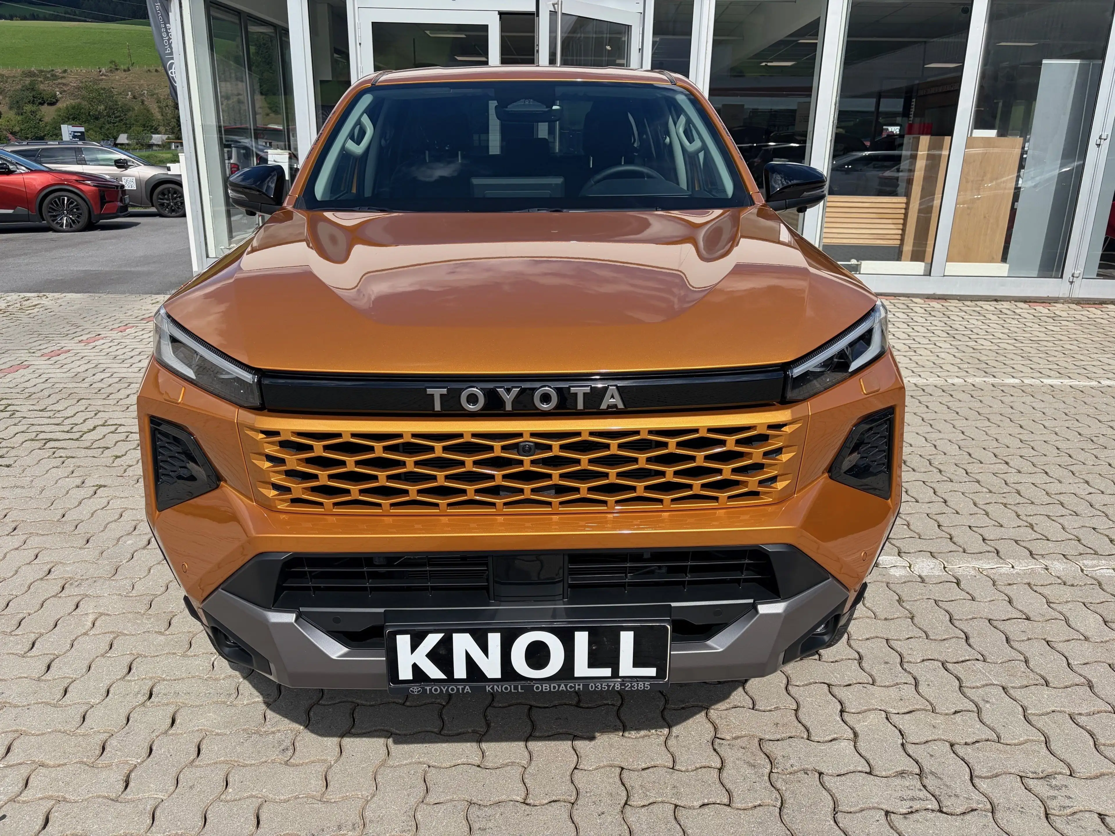 Toyota Hilux Double Cab 2.8 D-4D MHEV 150 kW 4×4 Invincible — photo 2