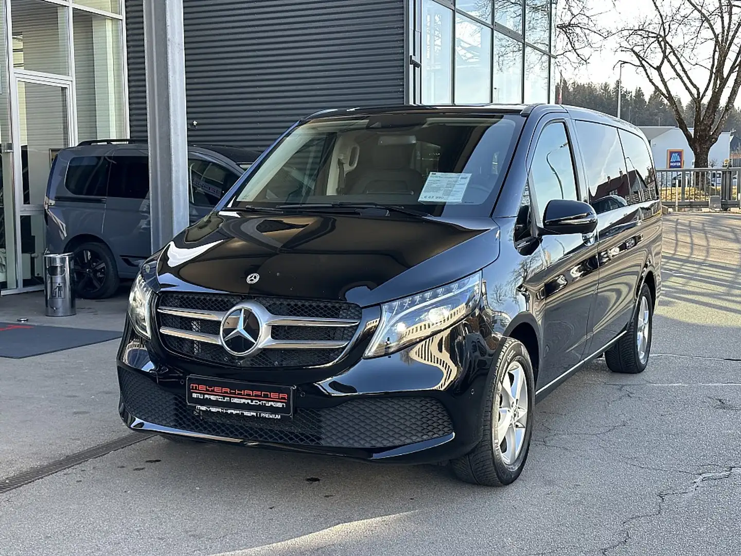 Mercedes-Benz V 220 d Kombi lang Basis Aut. Leder, Wertpaket Schwarz - 2