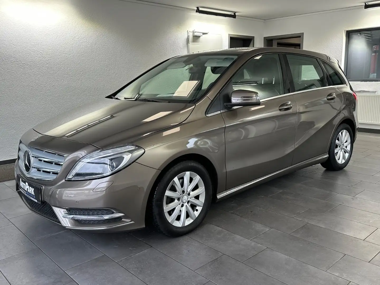 Mercedes-Benz B 200 Grau - 2