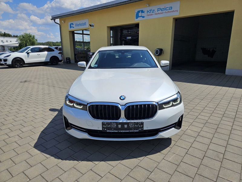 BMW 520 5 Touring 520d xDrive*1Hand*8fachBereift*AHK — photo 2