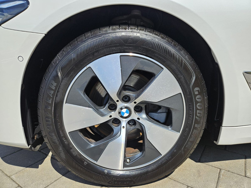 BMW 520 5 Touring 520d xDrive*1Hand*8fachBereift*AHK — photo 31