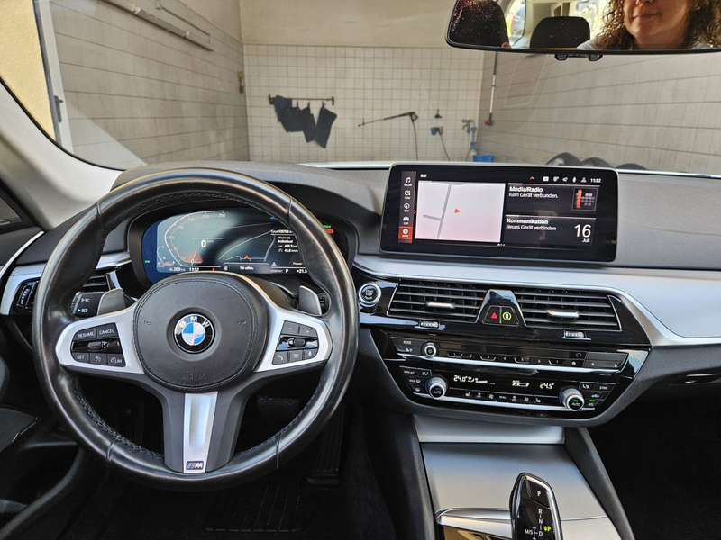 BMW 520 5 Touring 520d xDrive*1Hand*8fachBereift*AHK — photo 10