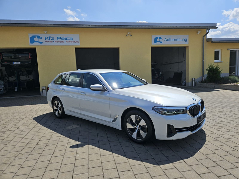 BMW 520 5 Touring 520d xDrive*1Hand*8fachBereift*AHK