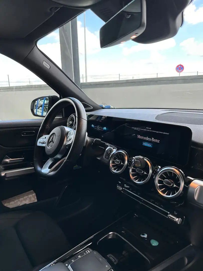 Mercedes-Benz GLB 250 GLB 250 4Matic 8G-DCTAMG Line Bílá - 2