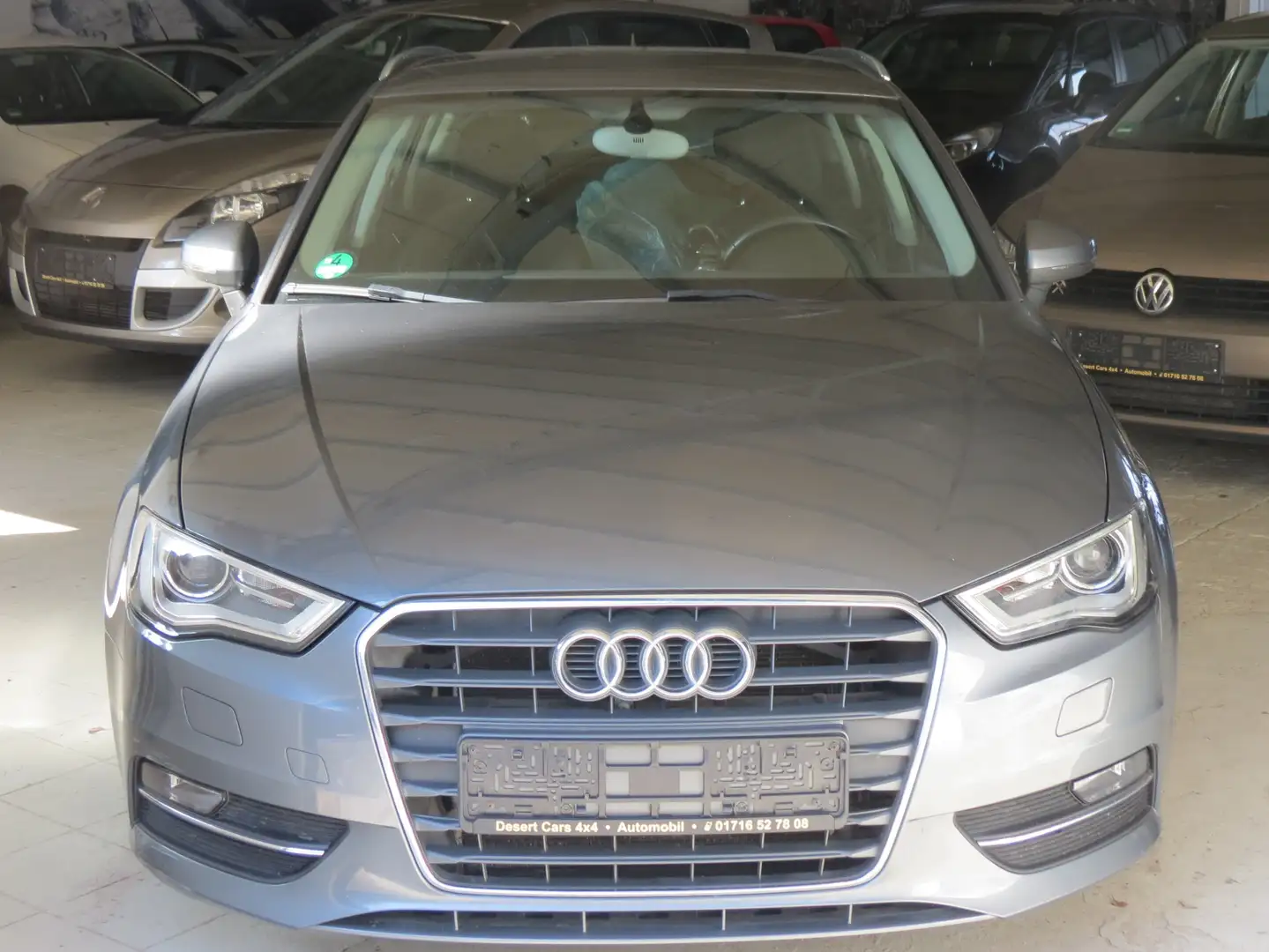 Audi A3 attraction Grau - 2