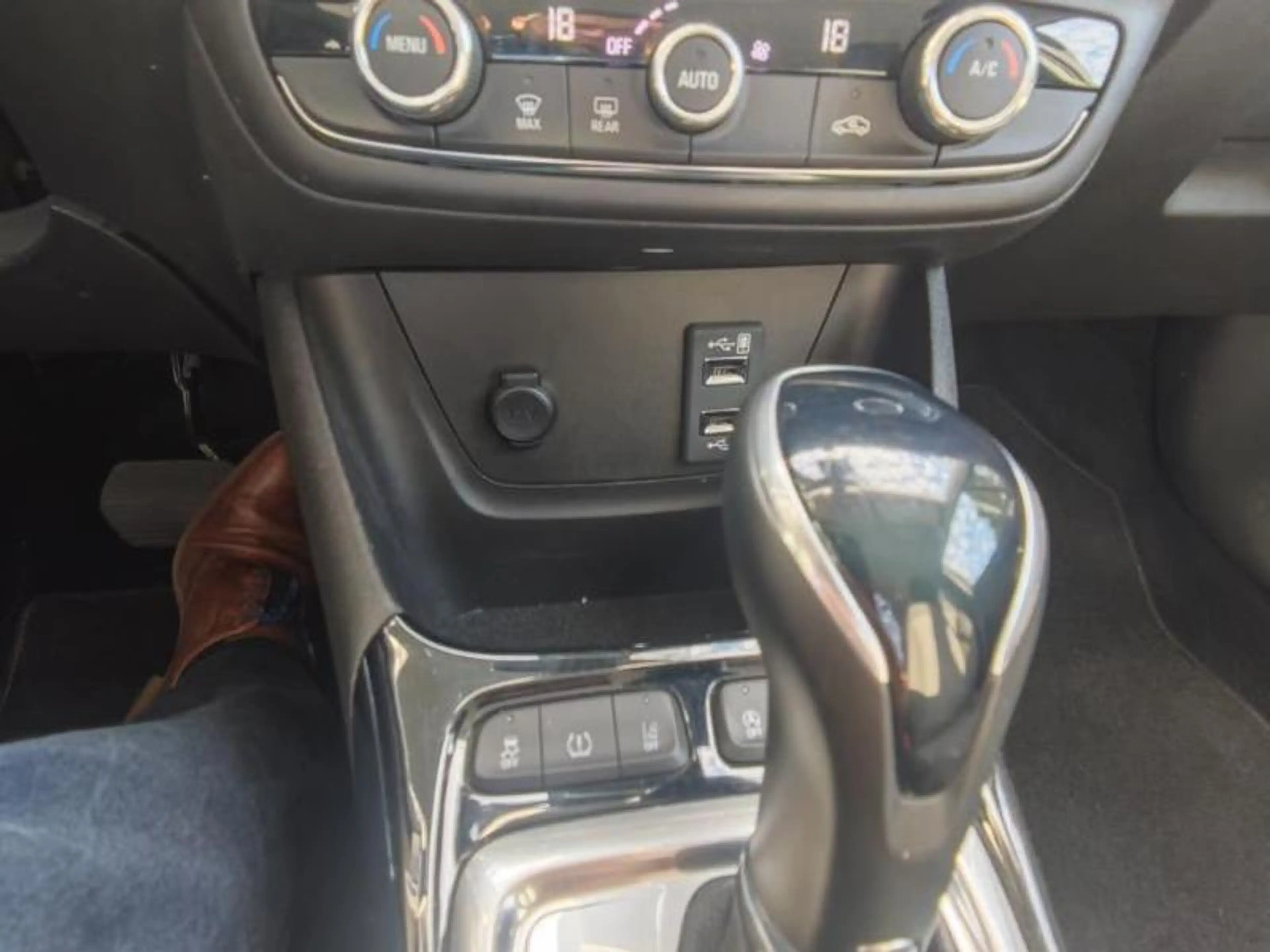Opel Crossland ELEGANCE ES 130 AUTO — photo 14