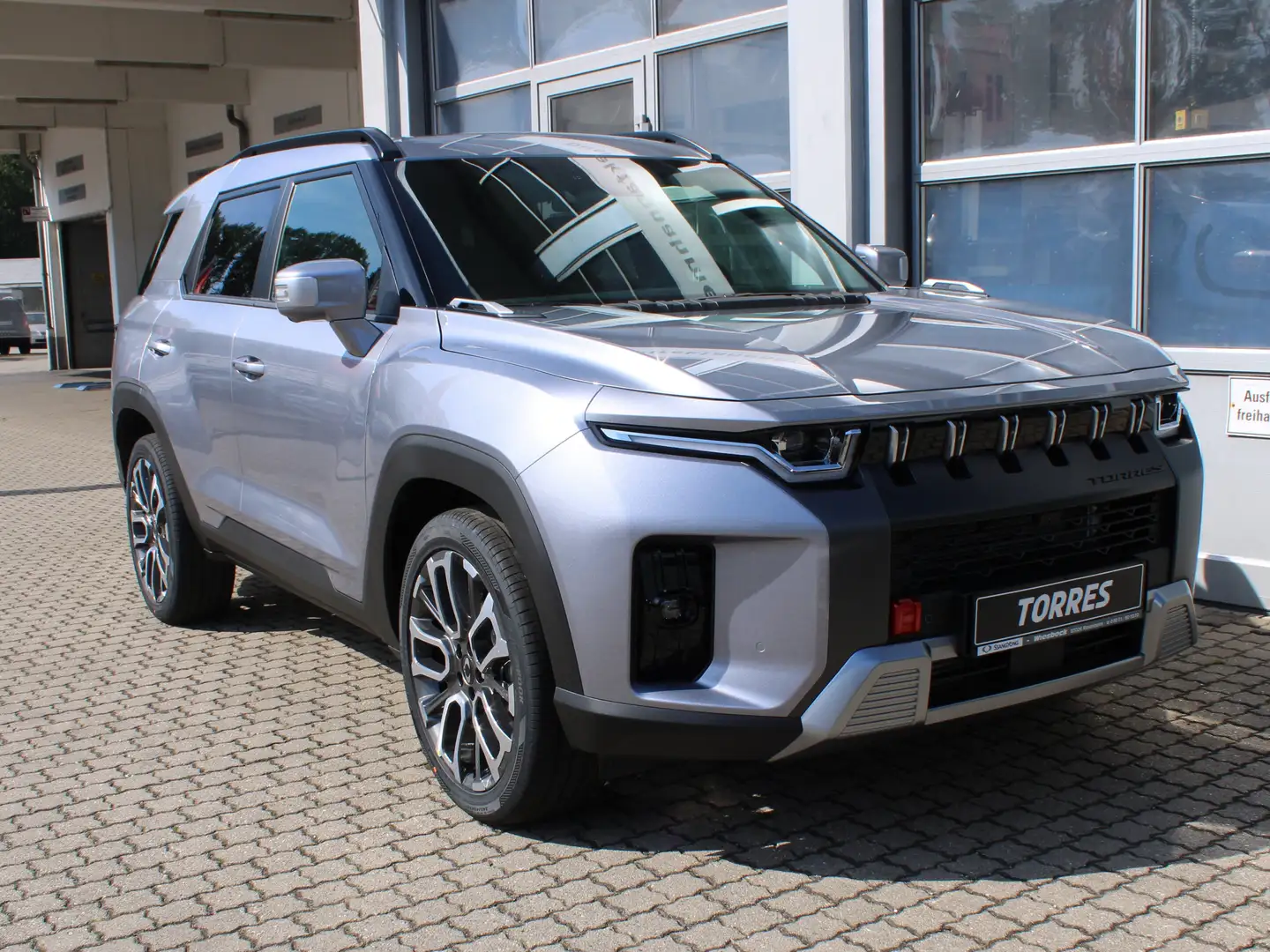 SsangYong Torres Petrol 1,5 4WD 6AT Titanium Automatik Gris - 1