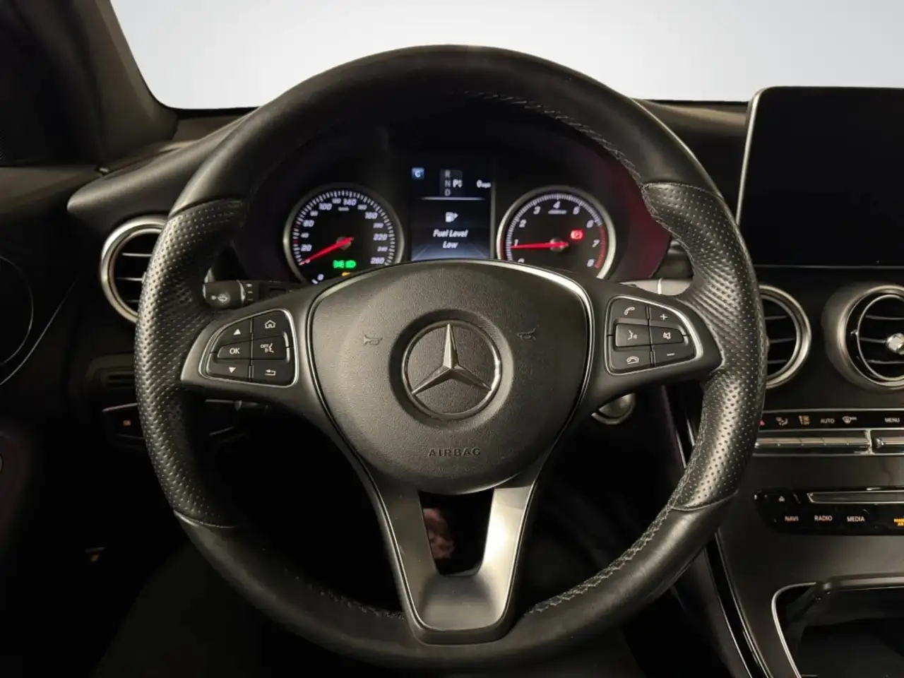 Mercedes-Benz GLC снимка Mercedes-Benz GLC
