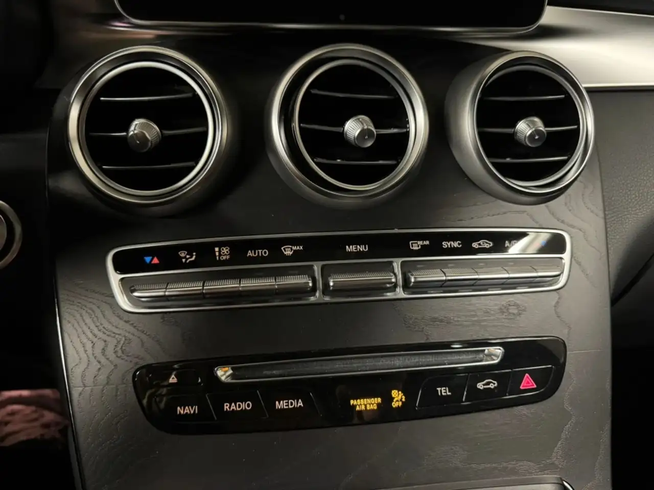 Mercedes-Benz GLC снимка Mercedes-Benz GLC