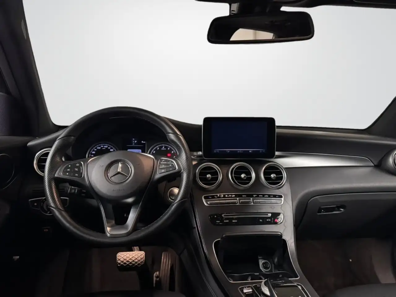 Mercedes-Benz GLC снимка Mercedes-Benz GLC
