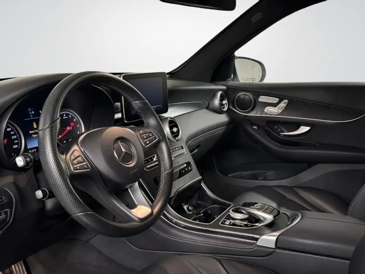 Mercedes-Benz GLC снимка Mercedes-Benz GLC