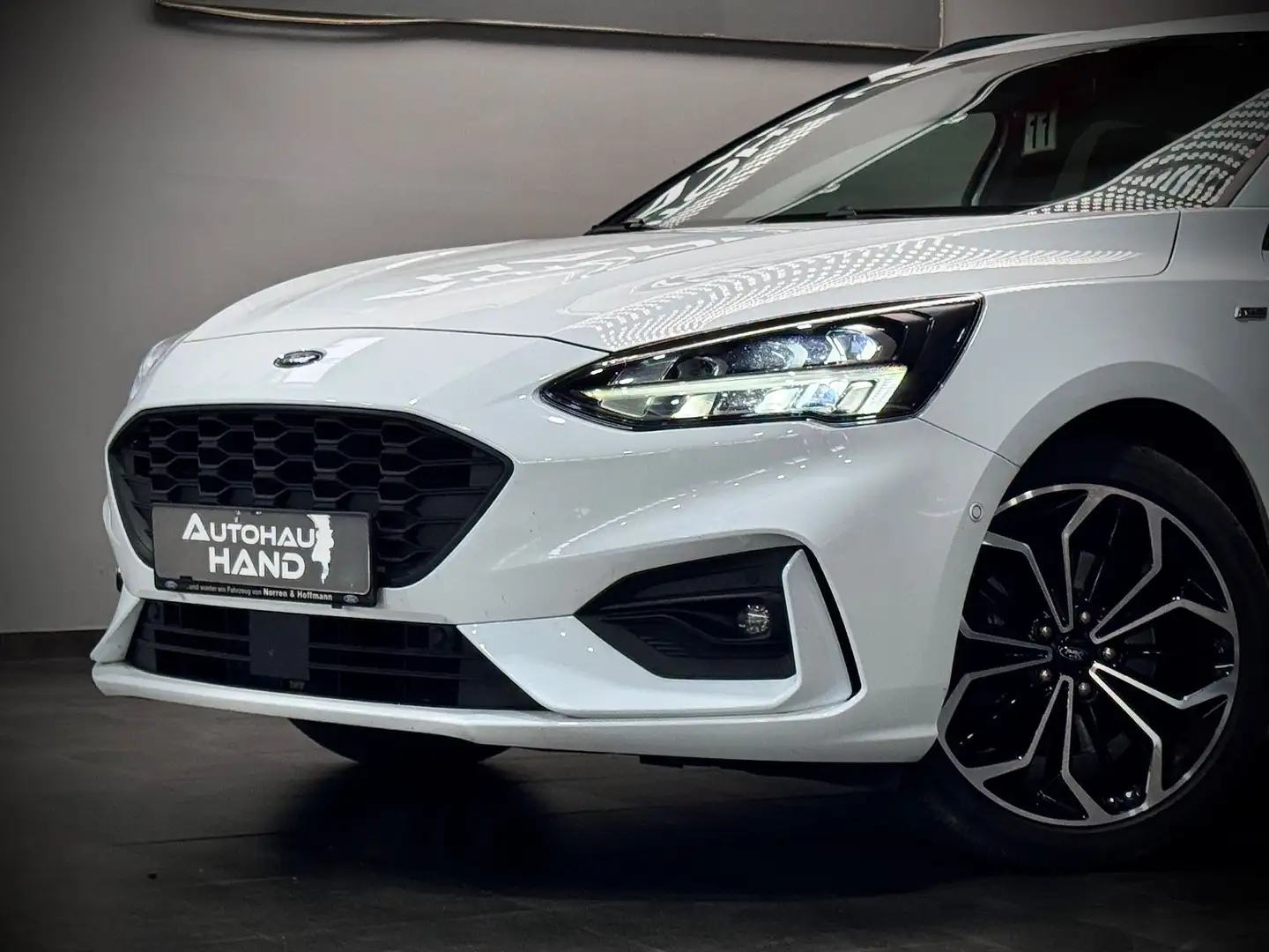 Ford Focus Turnier*ST-LINE X*VIRTUAL*TOTWINKEL*LED* Blanc - 2