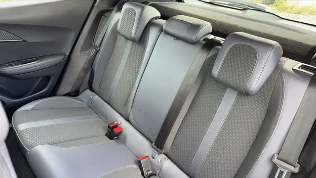 Peugeot 2008 view 9