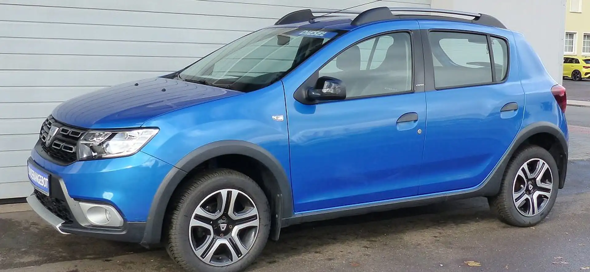 Dacia Sandero Stepway Celebration Blau - 1