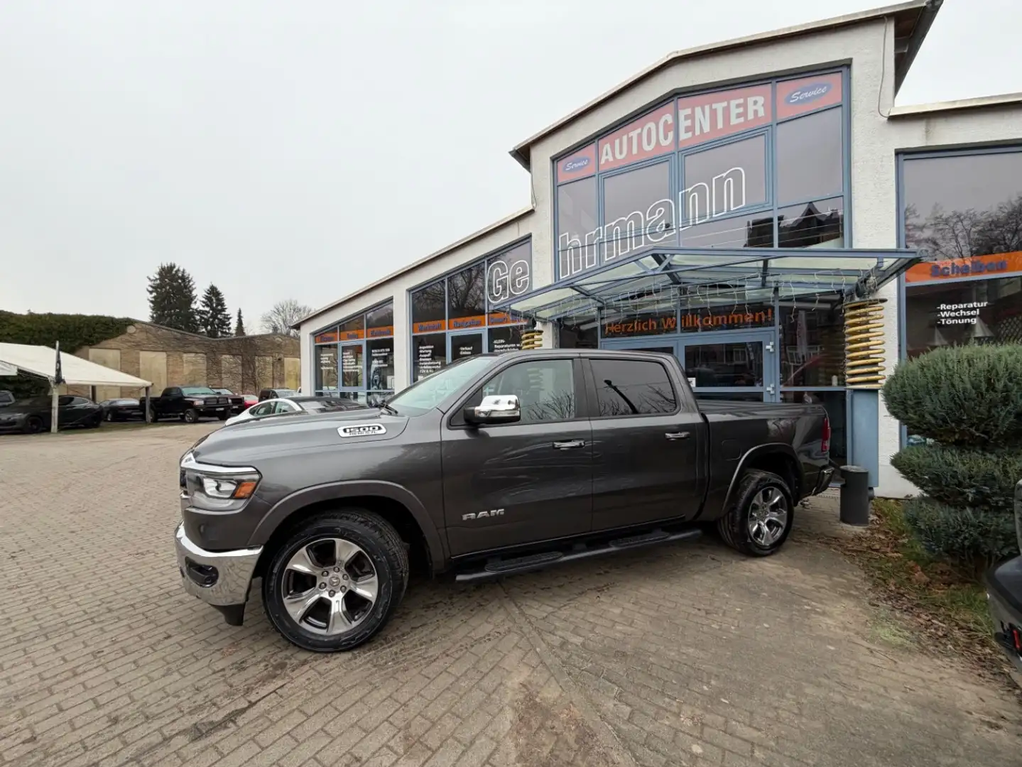 Dodge RAM 1500 5,7 HEMI 4+4 LARAMIE Grau - 2