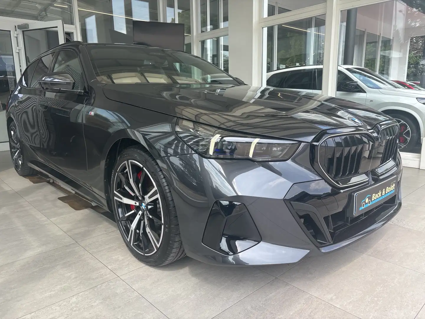 BMW 540 d Touring MSport Pro*STANDHZG,PANO,B&W,AHK* - 1