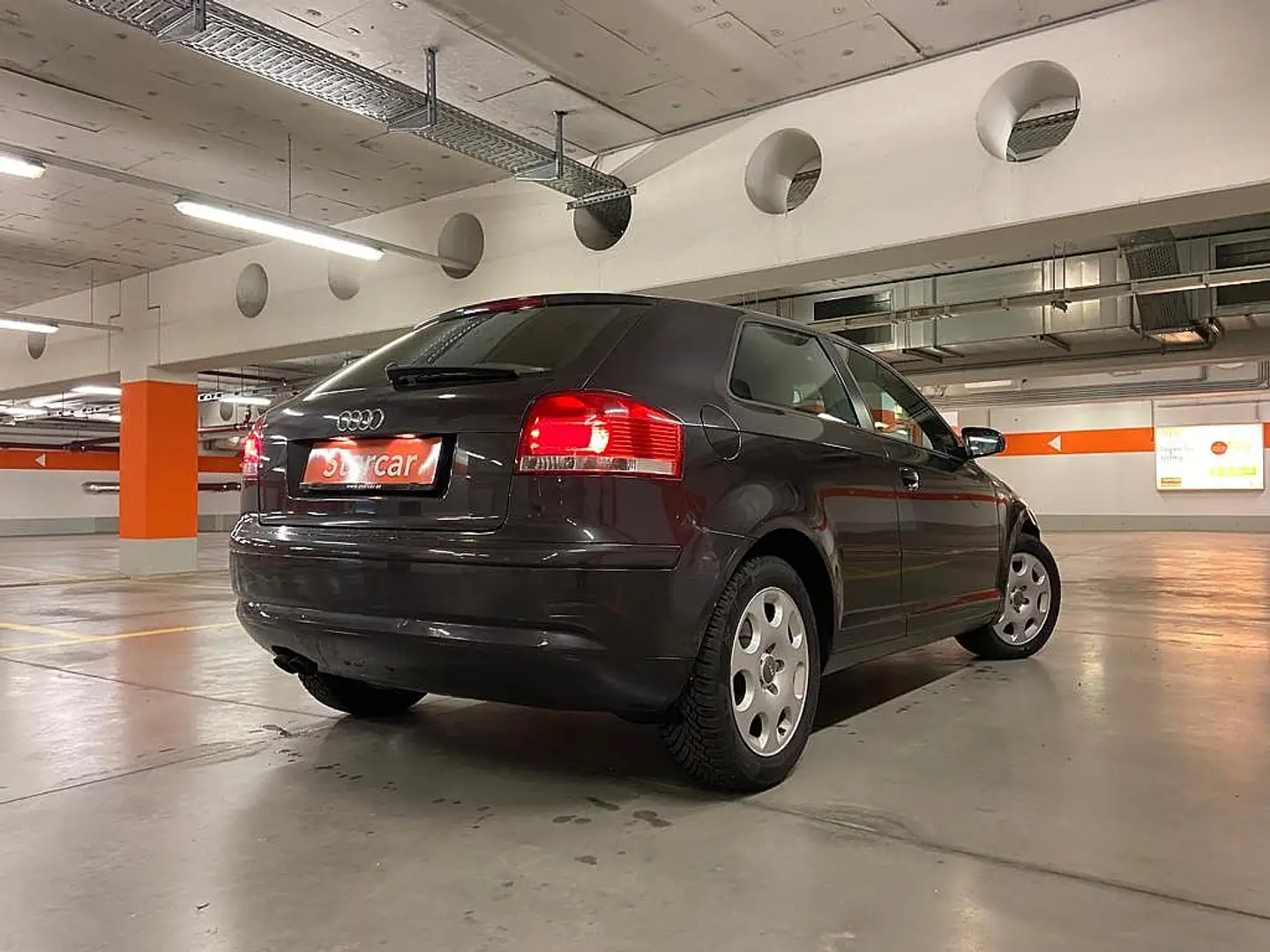 Audi A3 Attraction 1,9 TDI Schwarz - 2