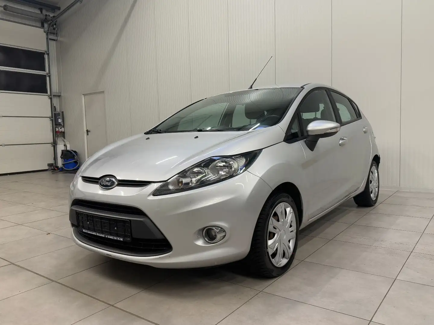 Ford Fiesta Trend 5 TÜRIG / S-HEFT Plateado - 1
