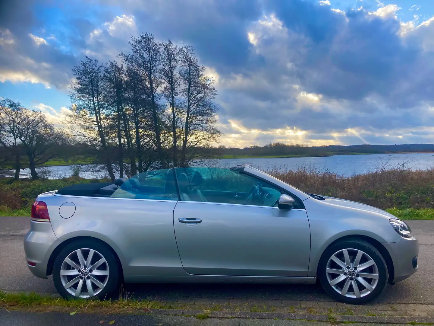 Volkswagen Golf Cabriolet Golf Cabrio 1.6 TDI Exclusive Srebrny - 1
