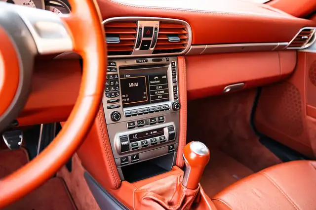 Porsche 911 view 10