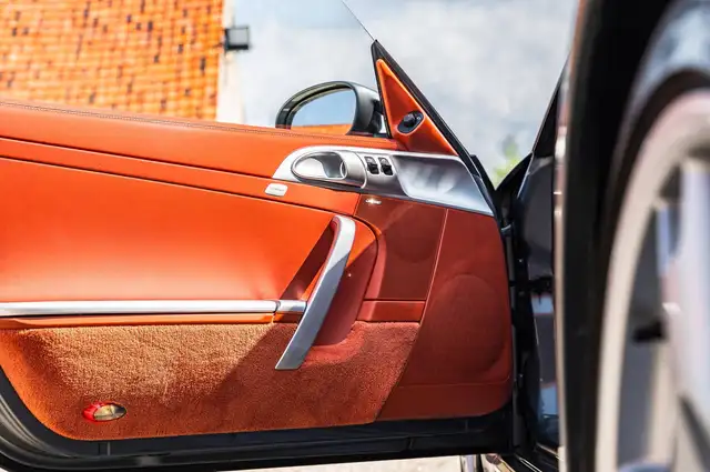 Porsche 911 view 12