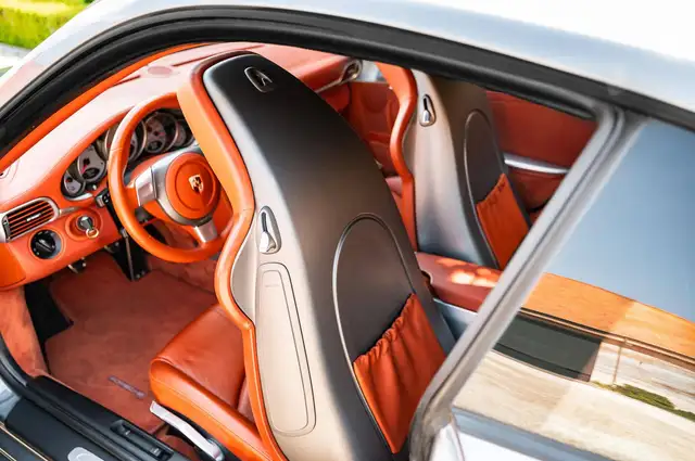 Porsche 911 view 7