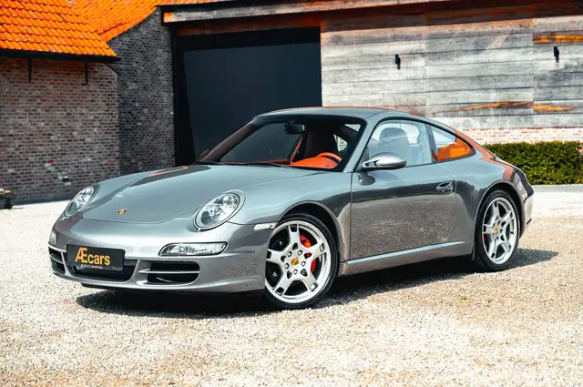 Porsche 911 view 2