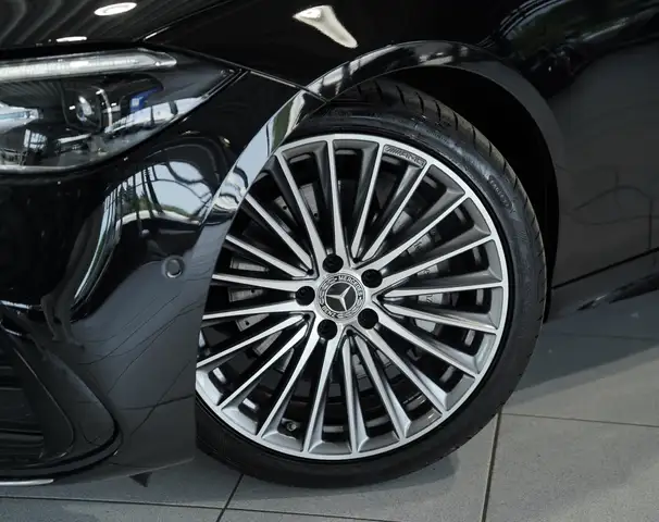Mercedes-Benz C Class view 3