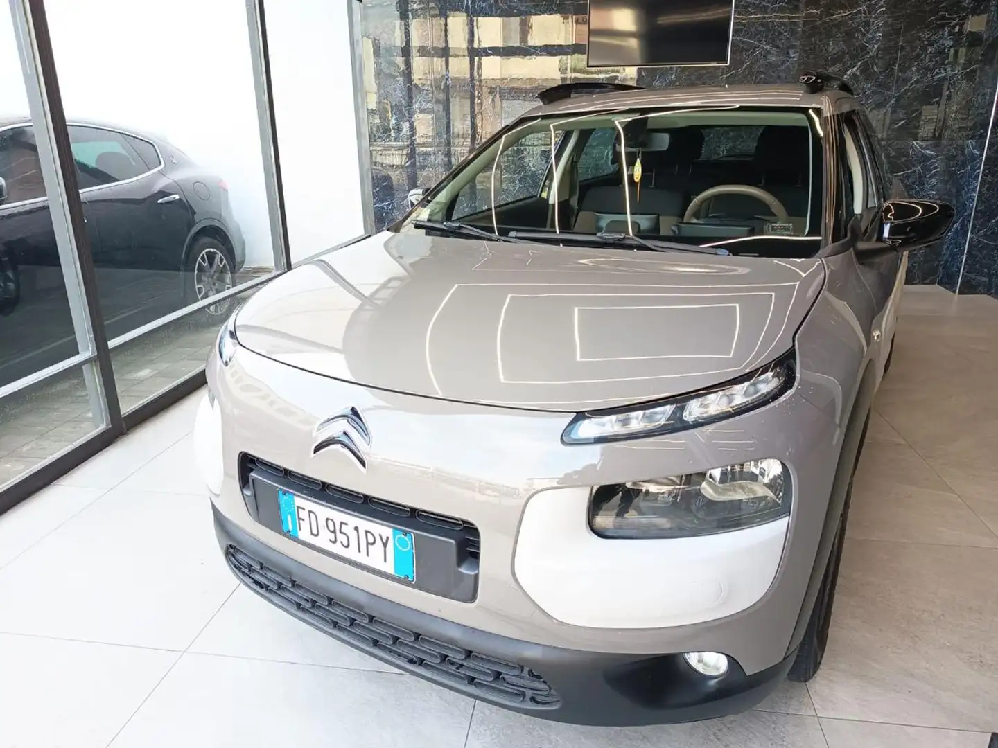 Citroen C4 Cactus PureTech 82 Shine Gris - 2