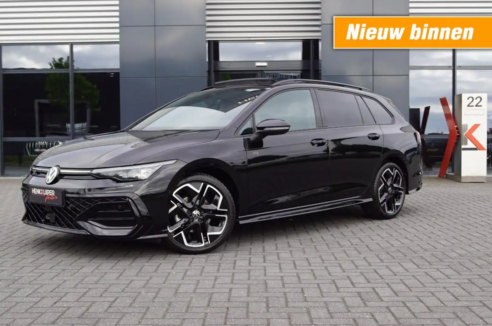 Volkswagen Golf Variant Variant 1.5 TSI DSG R-Line 150pk /Facelift/ Panoda Zwart - 1