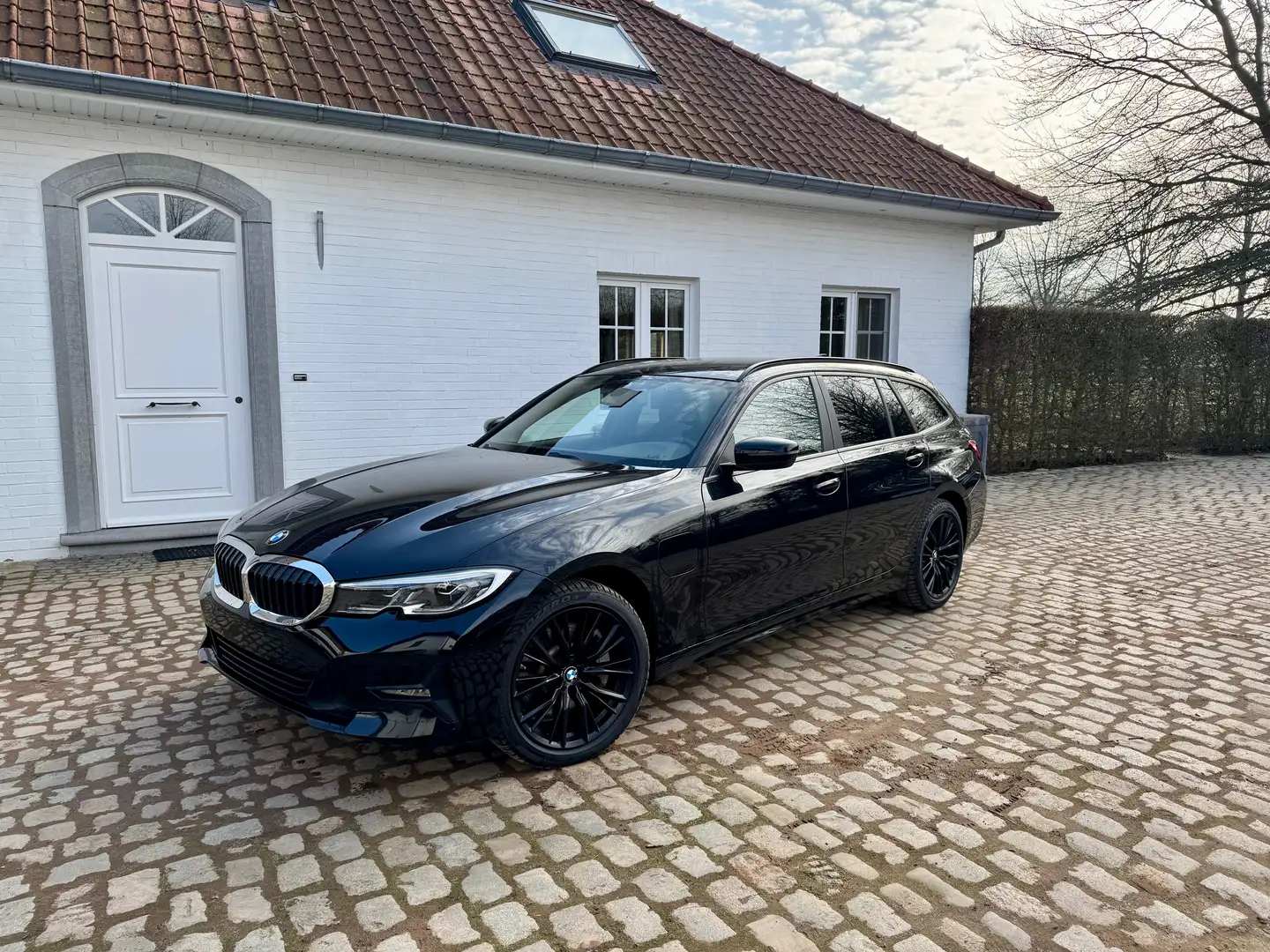 BMW 330 e Touring X-Drive PHEV Automaat - Nieuwstaat! Zwart - 2