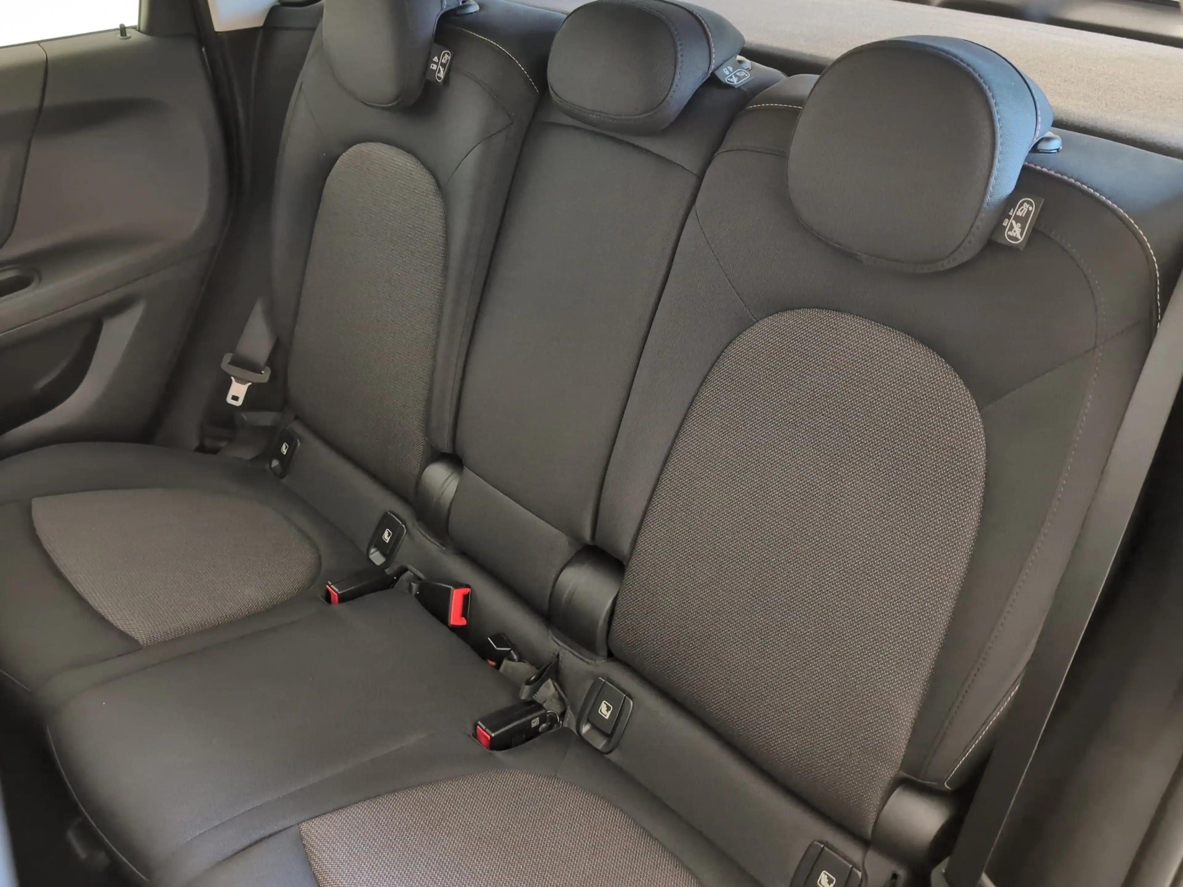 MINI One Countryman — photo 5